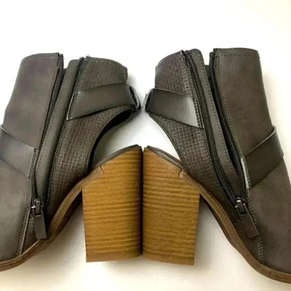 Dolce Vita Teisha  Buckle Block Heel Booties Boots  Sz 7 - Picture 9 of 10